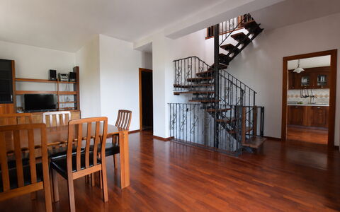Villa Margi: Sol, Sol, Design Intérieur, Parquet, Bois, Pièce, Revêtement De Sol Stratifié, Plafond, Domicile, Dur