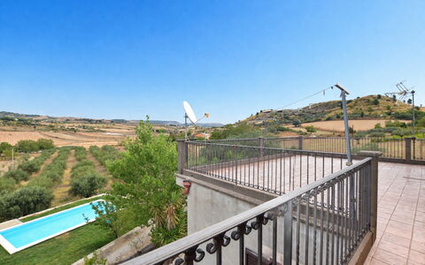 Villa Margi: Piscine, Biens, Villa, Hacienda, Balcon, Arrière-Cour