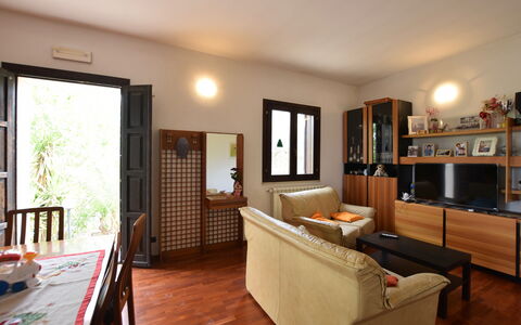 Villa Margi: Meubles, Design Intérieur, Sol, Bois, Sol, Plafond, Table, Pièce, Salon, Chaise