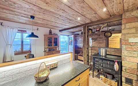Mirnock-Chalet: Bois, Plafond, Cuisine, Design Intérieur, Sol, Comptoir, Luminaire, Sol, Pièce, Meubles