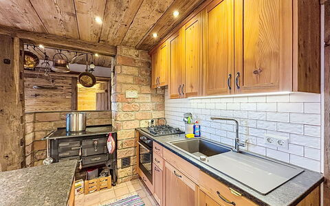 Mirnock-Chalet: Cuisine, Bois, Plafond, Sol, Design Intérieur, Comptoir, Cabinetry, Appareil De Cuisine, Sol, Meubles
