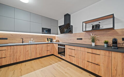 Na Kovárně: Comptoir, Cabinetry, Sol, Cuisine, Bois, Design Intérieur, Meubles, Sol, Parquet, Appareil De Cuisine