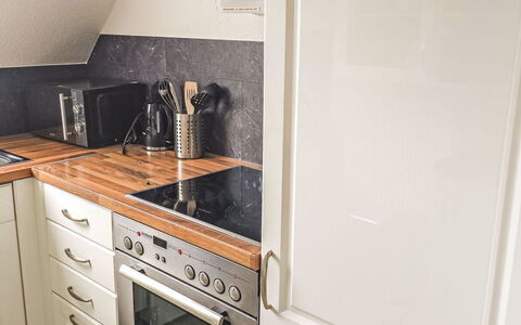 Breite Straße: Cuisine, Sol, Cabinetry, Bois, Comptoir, Appareil De Cuisine, Design Intérieur, Principaux Appliance, Sol, Domicile