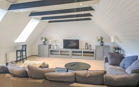 Breite Straße: Design Intérieur, Sol, Bois, Plafond, Meubles, Sol, Grenier, Éclairage, Pièce, Salon