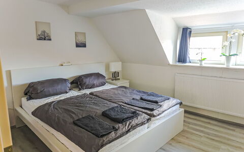 Breite Straße: Lit, Chambre, Design Intérieur, Bois, Sol, Literie, Sol, Drap De Lit, Meubles, Pièce
