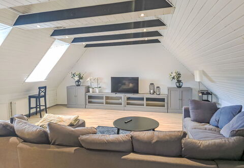 Breite Straße: Design Intérieur, Sol, Bois, Plafond, Meubles, Sol, Grenier, Éclairage, Pièce, Salon