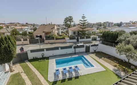 Mi Capricho: Piscine, Recours, Biens, Gazon Artificiel, Ombre, Cour, Conception, Aménagement Paysager, Hôtel, Cour