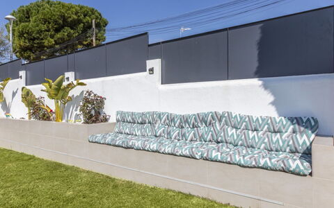 Mi Capricho: Composite, Ombre, Béton, Jardin, Aménagement Paysager, Clôture, Accueil Escrime, Gazon Artificiel, Conception