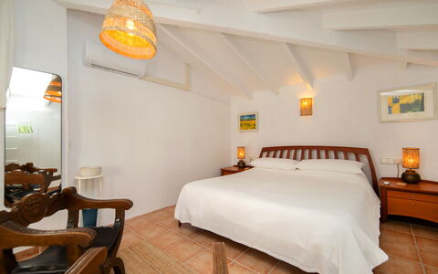 Mi Ami: Meubles, Mur, Sol, Design Intérieur, Bois, Sol, Plafond, Lit, Chambre, Domicile