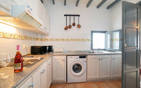 Mi Ami: Cuisine, Principaux Appliance, Design Intérieur, Comptoir, Appareil De Cuisine, Sol, Électroménager, Meubles, Domicile, Cabinetry