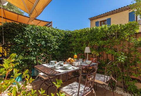 Les Migraniers 2: Meubles, Mobilier De Jardin, Tableau De Plein Air, Chaise, Table, Jardin, Arrière-Cour, Ombre, Patio, Eco Hôtel