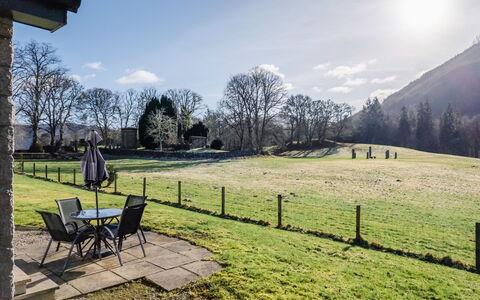 Glenmoriston Estate (2 Cottages): Meubles, Mobilier De Jardin, Tableau De Plein Air, Chaise, Table, Jardin, Arrière-Cour, Ombre, Patio, Eco Hôtel