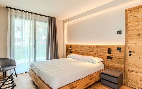 Antica Fontana: Design Intérieur, Bois, Sol, Meubles, Chambre, Sol, Plafond, Lit, Domicile, Pièce