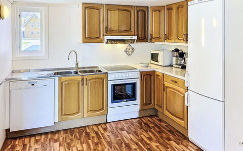 Floren: Appareil De Cuisine, Cuisine, Principaux Appliance, Comptoir, Sol, Cabinetry, Bois, Design Intérieur, Sol, Meubles
