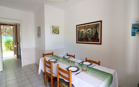 Amanda: Meubles, Table, Sol, Table Cuisine Et Salle A Manger, Sol, Design Intérieur, Salle À Manger, Chaise, Nappe De Table, Pièce