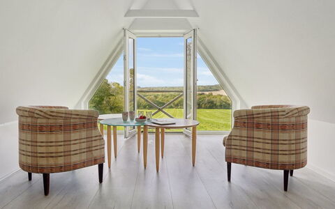 Sigbritt - 3.7Km from the Sea: Meubles, Bois, Design Intérieur, Sol, Sol, Chaise, Pièce, Plafond, Salon, Appartement