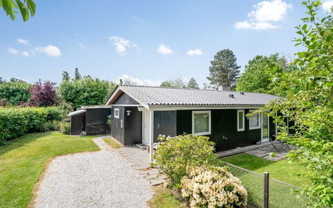 Arild - 700M from the Sea: Maison, Zone Résidentielle, Domicile, Toit, Chalet, Pelouse, Biens, Allée, Siding, Jardin
