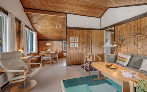 Flory - 400M from the Sea: Design Intérieur, Sol, Plafond, Bois, Sol, Meubles, Luminaire, Pièce, Domicile, Salon