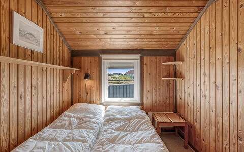 Flory - 400M from the Sea: Bois, Chambre, Sol, Sol, Plafond, Lit, Tache De Bois, Drap De Lit, Dur, Literie