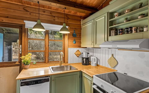 Aksinja - 500M from the Sea: Cuisine, Bois, Design Intérieur, Meubles, Comptoir, Cabinetry, Appareil De Cuisine, Plafond, Sol, Principaux Appliance