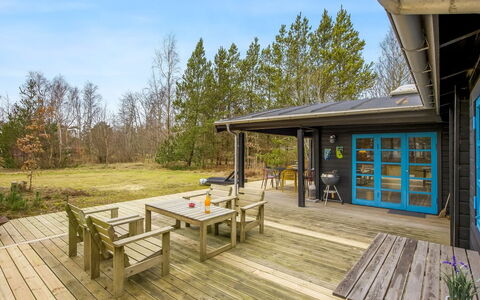 Aksinja - 500M from the Sea: Bois, Domicile, Maison, Chalet, Batiments Jardin, Siding, Cabane En Rondins, Porche, Dur, Ombre
