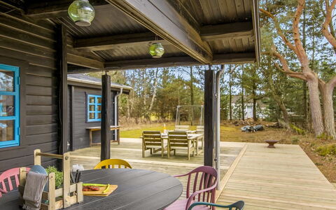 Aksinja - 500M from the Sea: Bois, Chalet, Domicile, Porte, Batiments Jardin, Porche, Dur, Plate-Forme, Ombre, Planche