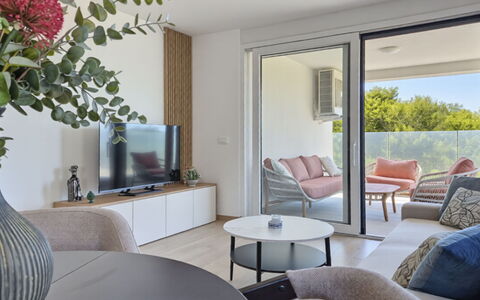 Lidija: Meubles, Design Intérieur, Sol, Mur, Sol, Bois, Plafond, Canapé, Salon, Domicile