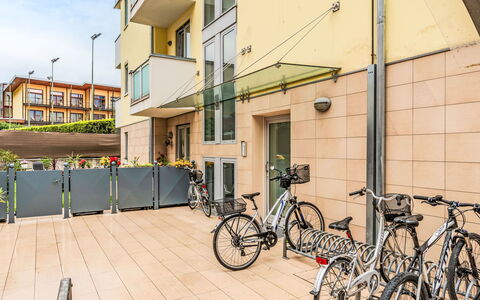 Family and Friends: Appartement, Composite, Condominium, Vélo, Balcon, Acier