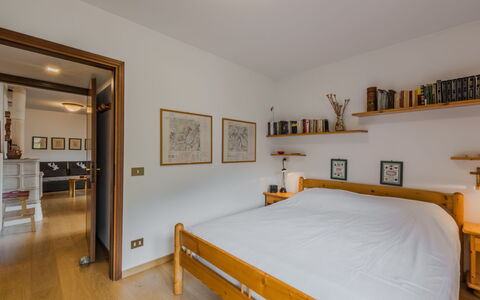 Ginepro: Meubles, Design Intérieur, Lit, Sol, Mur, Sol, Chambre, Bois, Pièce, Plafond