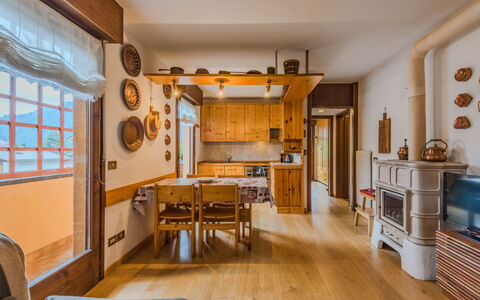 Ginepro: Design Intérieur, Bois, Sol, Plafond, Meubles, Sol, Pièce, Cabinetry, Tache De Bois, Cuisine