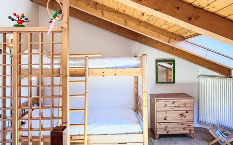 Ginepro: Meubles, Bois, Design Intérieur, Sol, Sol, Plafond, Chambre, Lit, Éclairage, Pièce