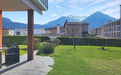 Sailor'S Home: Chaîne De Montagnes, Pelouse, Jardin, Ombre, Crête, Cour, Aménagement Paysager, Sommet, Alpes, Haie