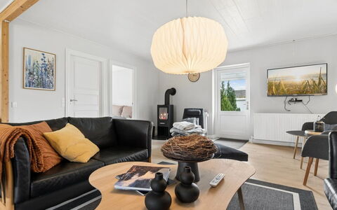Grette - 600M from the Sea: Meubles, Design Intérieur, Mur, Sol, Sol, Canapé, Bois, Plafond, Salon, Luminaire