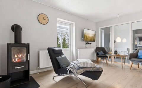 Grette - 600M from the Sea: Meubles, Sol, Sol, Design Intérieur, Bois, Salon, Parquet, Pièce, Foyer, Domicile
