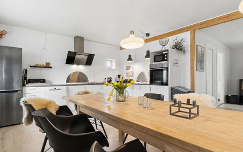 Grette - 600M from the Sea: Meubles, Sol, Design Intérieur, Bois, Plafond, Cuisine, Luminaire, Table Cuisine Et Salle A Manger, Sol, Comptoir