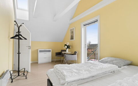 Grette - 600M from the Sea: Design Intérieur, Sol, Meubles, Chambre, Sol, Lit, Bois, Plafond, Pièce, Literie