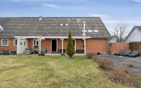 Grette - 600M from the Sea: Ciel, Toit, Maison, Zone Résidentielle, Domicile, Chalet, Cour, Siding, Allée