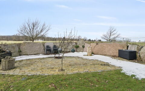 Strandulf - 1Km from the Sea: Ciel, Paysage, Lot Terre, Jardin, Pelouse, Aménagement Paysager, Arrière-Cour, Cour, Dalle