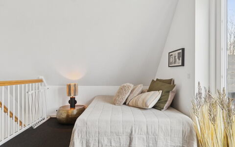 Strandulf - 1Km from the Sea: Design Intérieur, Meubles, Lit, Chambre, Mur, Sol, Sol, Bois, Plafond, Literie