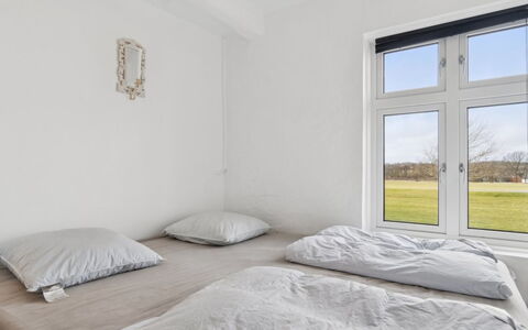 Strandulf - 1Km from the Sea: Lit, Chambre, Literie, Drap De Lit, Sol, Cadre De Lit, Linge, Design Intérieur, Pièce, Sol