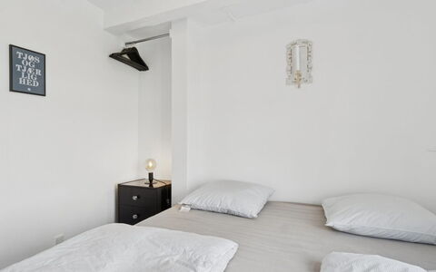 Strandulf - 1Km from the Sea: Lit, Chambre, Literie, Design Intérieur, Meubles, Mur, Drap De Lit, Sol, Sol, Bois