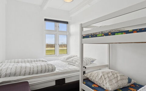 Strandulf - 1Km from the Sea: Lit Superposé, Chambre, Cadre De Lit, Lit, Literie, Dortoir, Hôtel, Daylighting, Drap De Lit, Hôtel