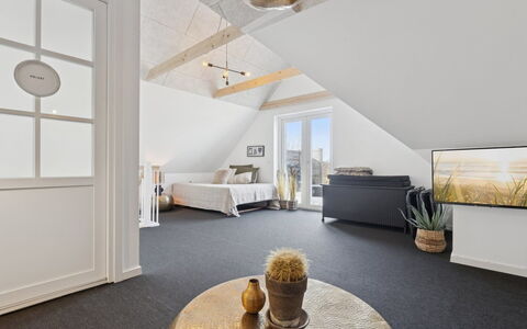 Strandulf - 1Km from the Sea: Meubles, Bois, Design Intérieur, Sol, Sol, Chaise, Pièce, Plafond, Salon, Appartement