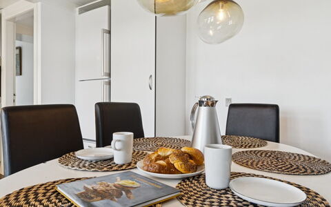 Strandulf - 1Km from the Sea: Meubles, Bois, Design Intérieur, Sol, Sol, Chaise, Pièce, Plafond, Salon, Appartement