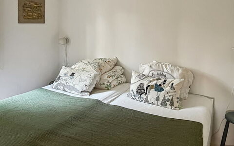 Ermelina - 150M from the Sea: Chambre, Lit, Literie, Drap De Lit, Design Intérieur, Linge, Meubles, Textile, Pièce, Coussin