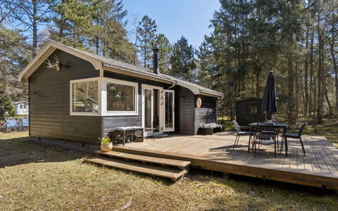 Ermelina - 150M from the Sea: Bois, Maison, Chalet, Domicile, Siding, Batiments Jardin, Cabane En Rondins, Cabanon, Porche, Dur