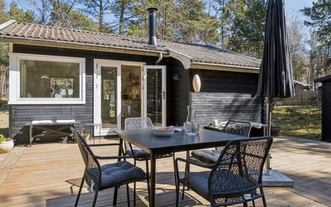 Ermelina - 150M from the Sea: Bois, Domicile, Maison, Porte, Chalet, Meubles, Porche, Chaise, Plate-Forme, Siding