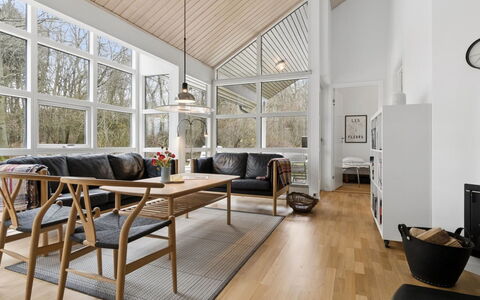 Aarre - 1Km from the Sea: Sol, Design Intérieur, Bois, Plafond, Meubles, Parquet, Sol, Salon, Canapé, Éclairage