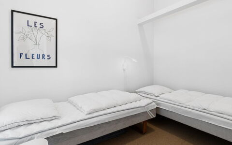 Aarre - 1Km from the Sea: Mur, Sol, Chambre, Design Intérieur, Sol, Lit, Drap De Lit, Literie, Meubles, Cadre De Lit