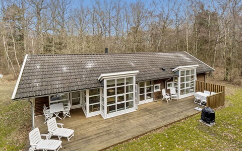 Aarre - 1Km from the Sea: Domicile, Chalet, Biens, Jardin, Siding, Porche, Cour, Ferme, Conception, Allée